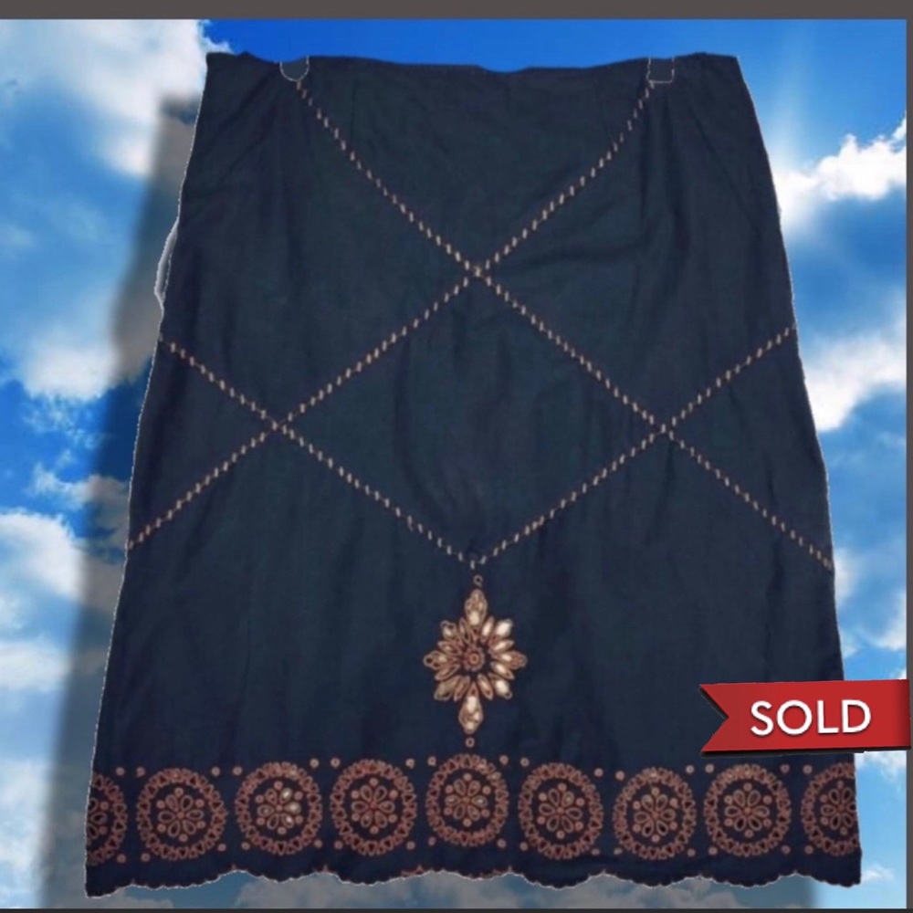 Charcoal grey black knee length embroidered Odille Anthropologie skirt, size 10.